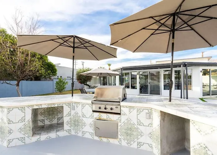 Sanctuary On The Greens - 3-villa Retreat With Pool Phoenix