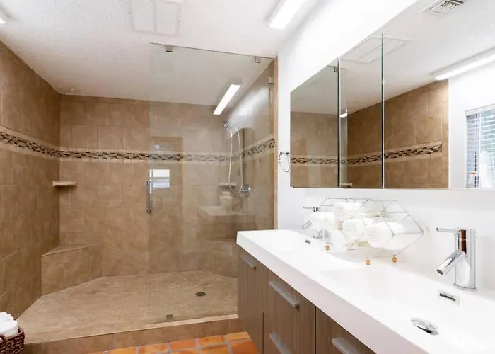 Sanctuary On The Greens - 3-villa Retreat With Pool Holiday home *