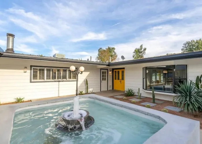 Sanctuary On The Greens - 3-villa Retreat With Pool Phoenix