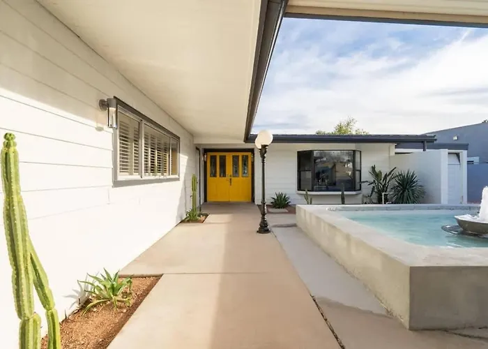 Sanctuary On The Greens - 3-villa Retreat With Pool Holiday home Phoenix