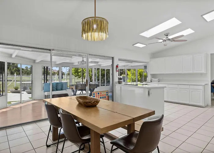 Holiday home Sanctuary On The Greens - 3-villa Retreat With Pool *